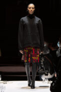 burberry-autumn-winter-2022-womenswear-collection-look-23-1.jpg