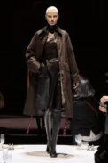 burberry-autumn-winter-2022-womenswear-collection-look-26-1.jpg