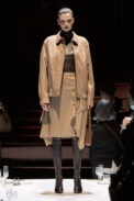 burberry-autumn-winter-2022-womenswear-collection-look-27-1.jpg