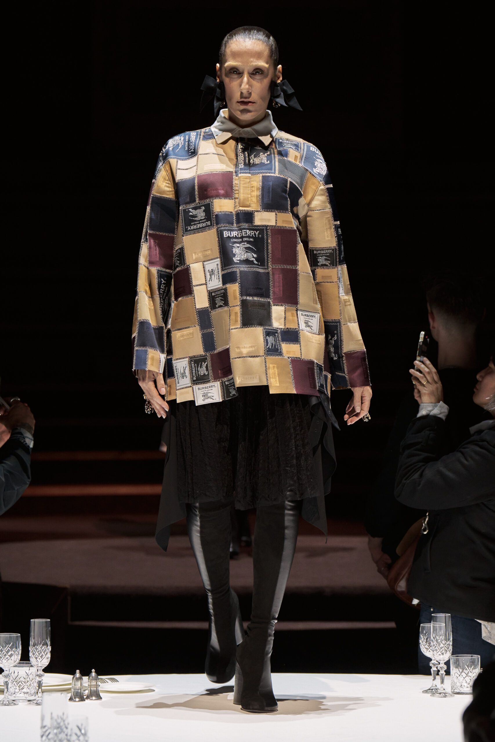 burberry-autumn-winter-2022-womenswear-collection-look-28-1.jpg