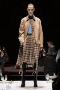 burberry-autumn-winter-2022-womenswear-collection-look-29-1.jpg