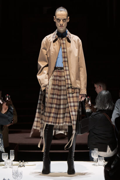 burberry-autumn-winter-2022-womenswear-collection-look-29-1.jpg