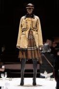 burberry-autumn-winter-2022-womenswear-collection-look-3-1.jpg