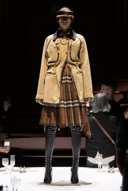 burberry-autumn-winter-2022-womenswear-collection-look-3-1.jpg