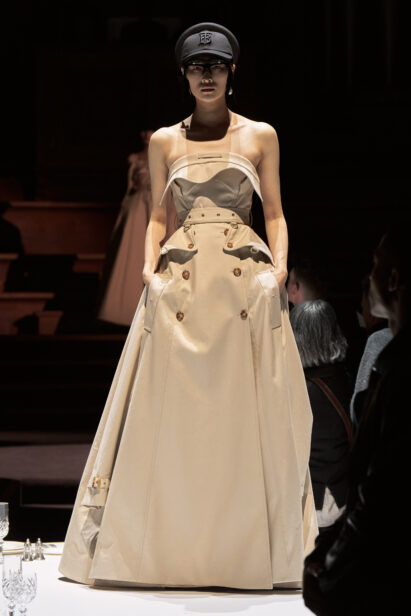 burberry-autumn-winter-2022-womenswear-collection-look-30-1.jpg