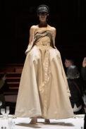 burberry-autumn-winter-2022-womenswear-collection-look-31-1.jpg