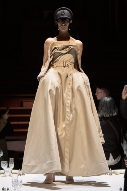 burberry-autumn-winter-2022-womenswear-collection-look-31-1.jpg