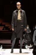 burberry-autumn-winter-2022-womenswear-collection-look-33-1.jpg
