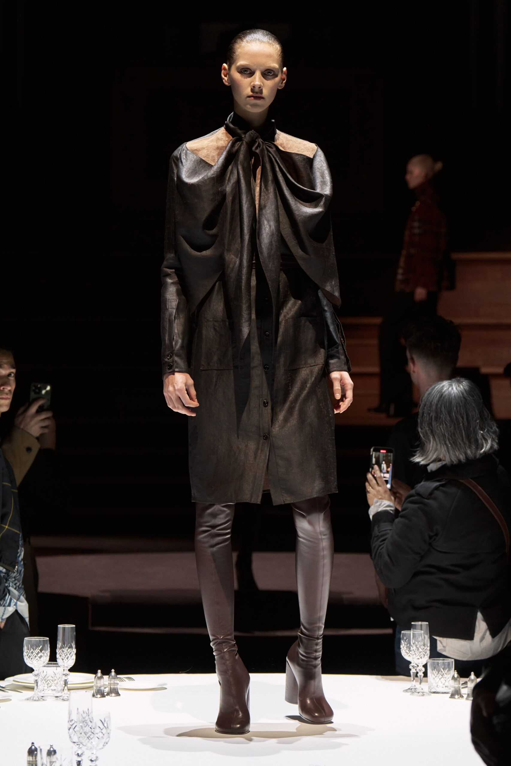 burberry-autumn-winter-2022-womenswear-collection-look-34-1.jpg