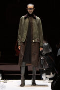 burberry-autumn-winter-2022-womenswear-collection-look-35-1.jpg