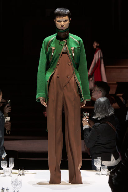 burberry-autumn-winter-2022-womenswear-collection-look-38-1.jpg