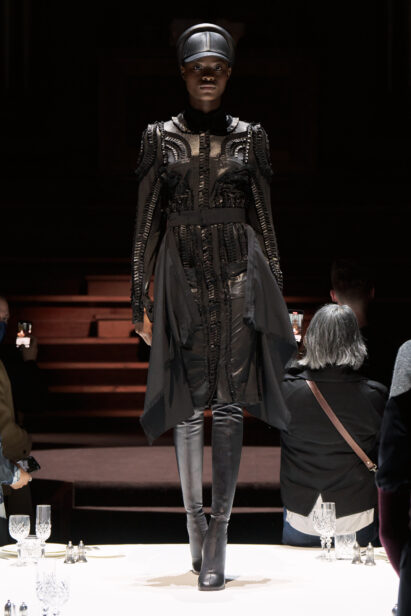 burberry-autumn-winter-2022-womenswear-collection-look-4-1.jpg