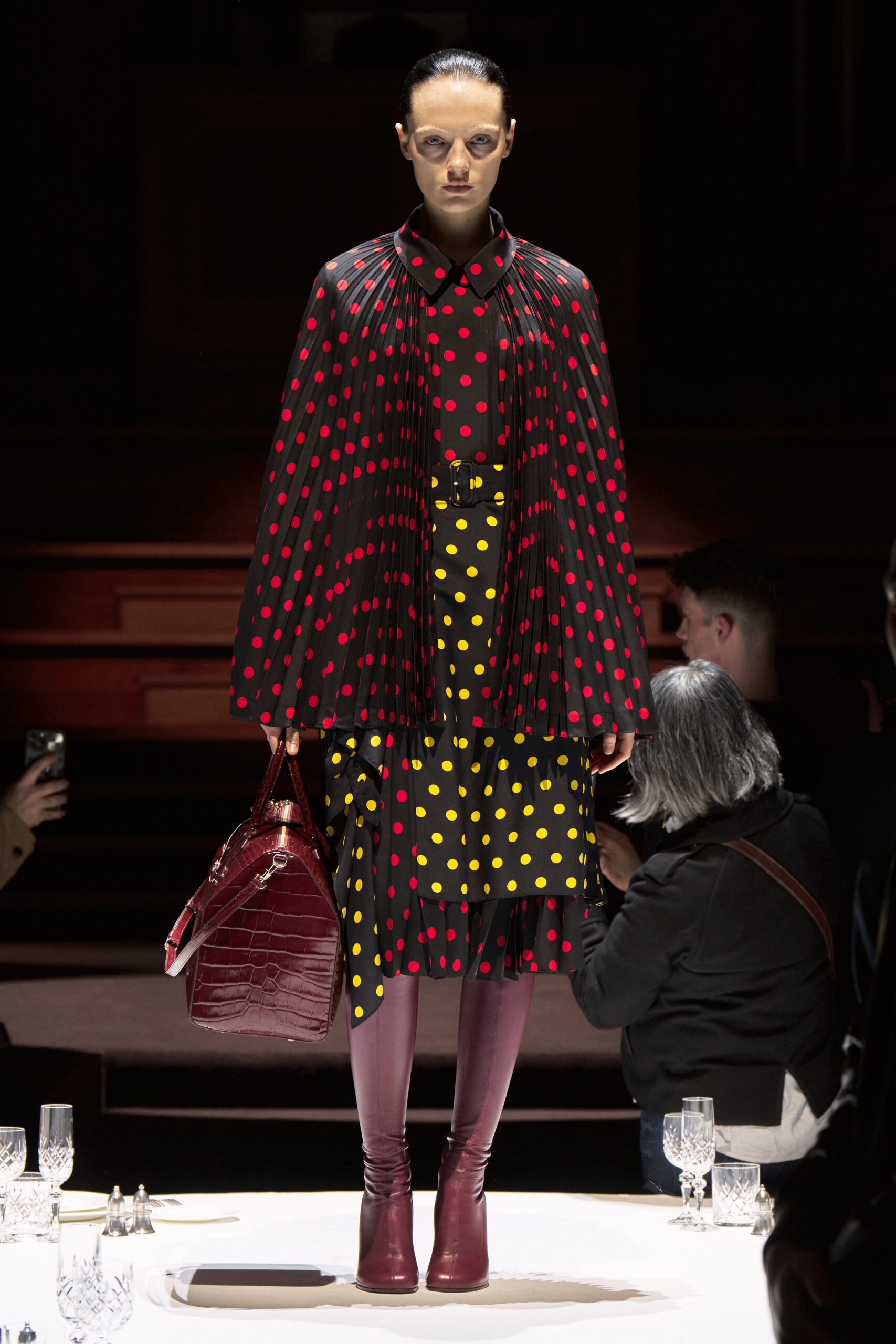 burberry-autumn-winter-2022-womenswear-collection-look-41-1.jpg