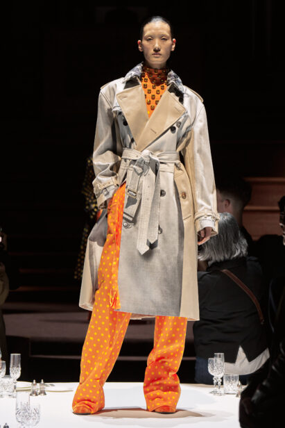 burberry-autumn-winter-2022-womenswear-collection-look-42-1.jpg