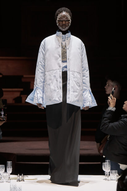 burberry-autumn-winter-2022-womenswear-collection-look-53-1.jpg