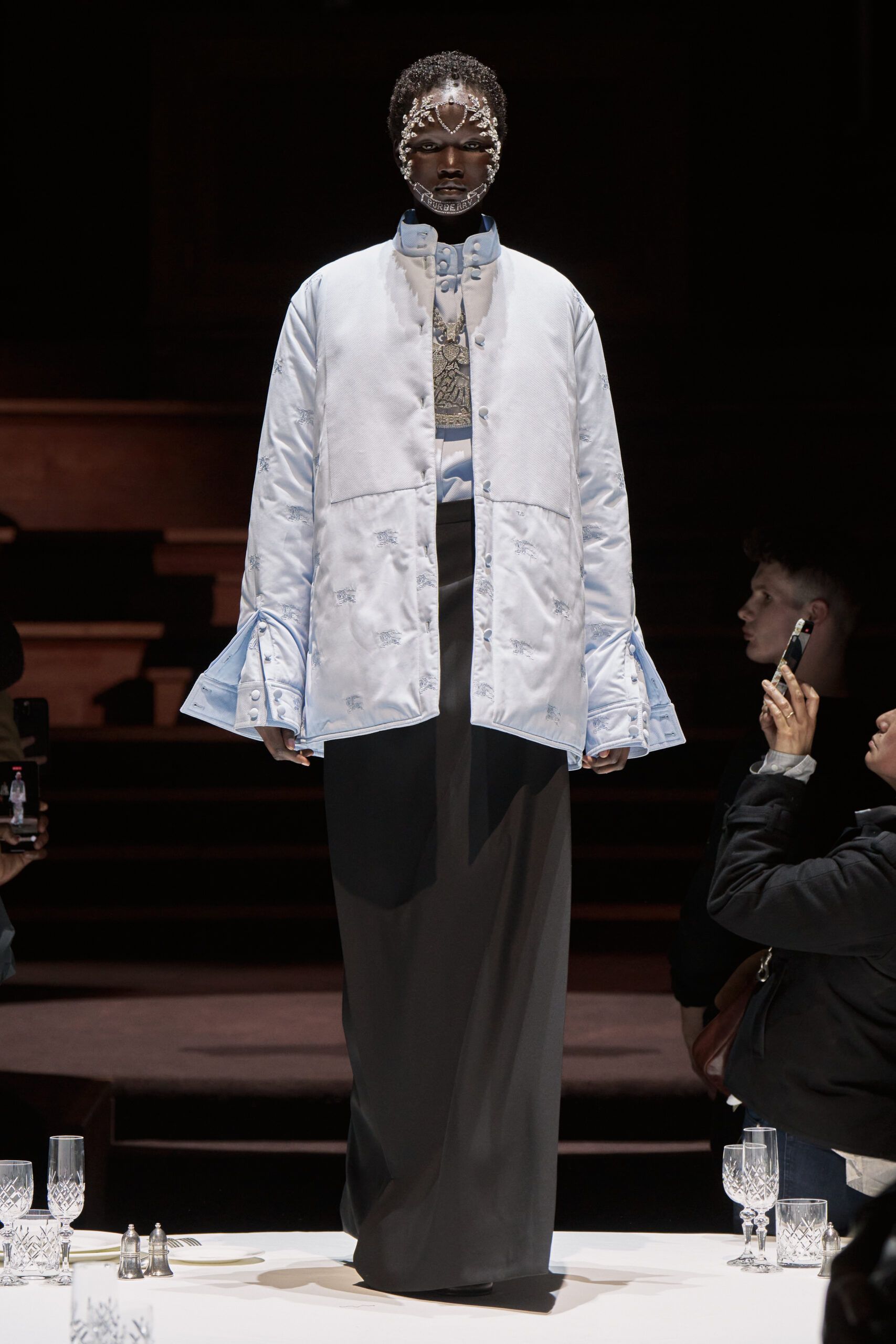 burberry-autumn-winter-2022-womenswear-collection-look-53-1.jpg