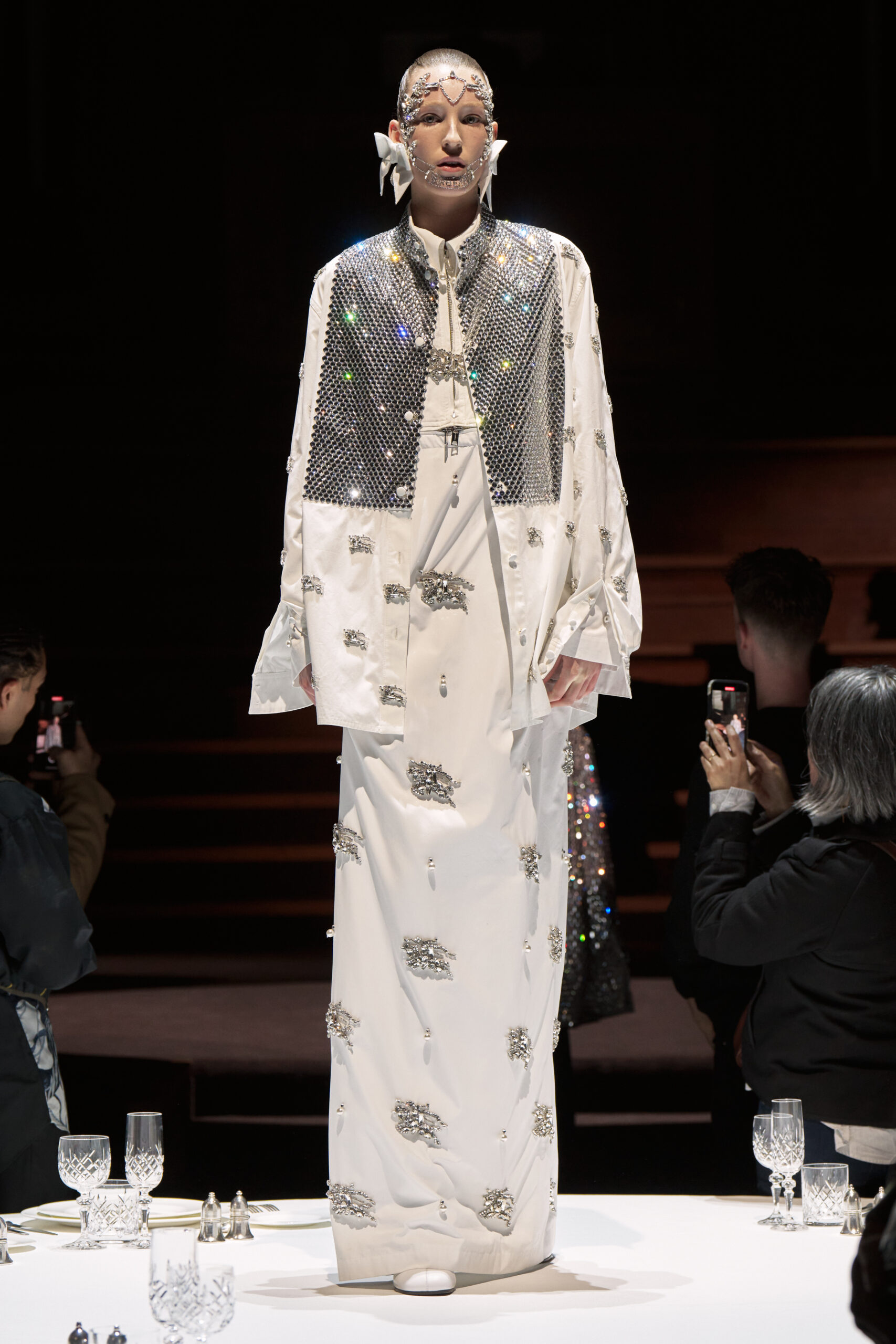 burberry-autumn-winter-2022-womenswear-collection-look-54-1.jpg