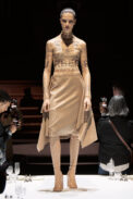 burberry-autumn-winter-2022-womenswear-collection-look-6-1.jpg