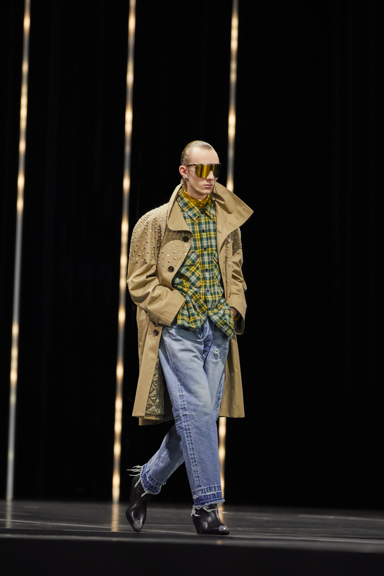 celine-homme-winter-22-boy-doll-print-look-16-01-1.jpg