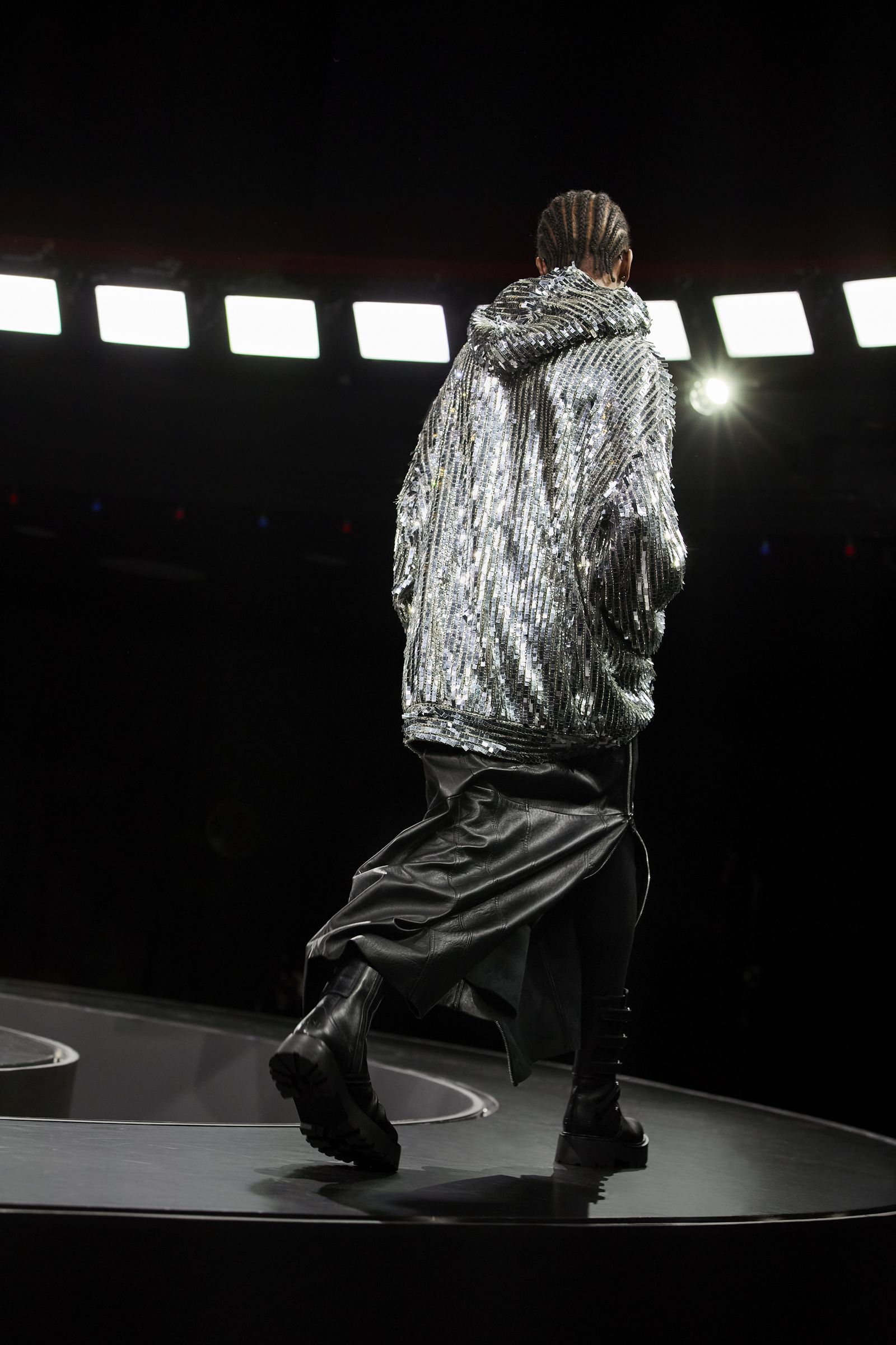 celine-homme-winter-22-boy-doll-print-look-29-01-1.jpg
