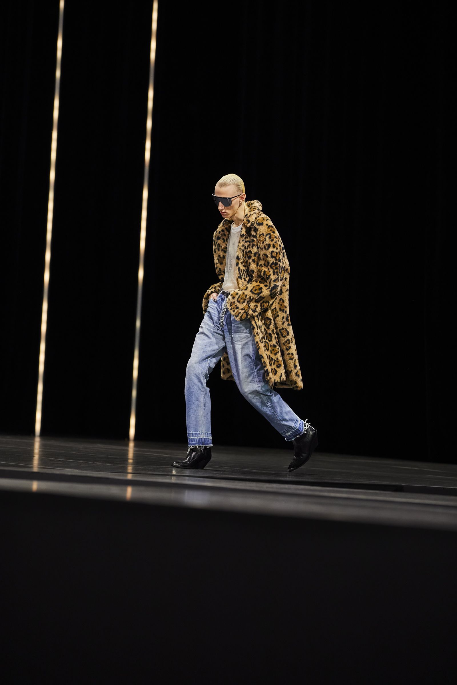 celine-homme-winter-22-boy-doll-print-look-43-01-1.jpg