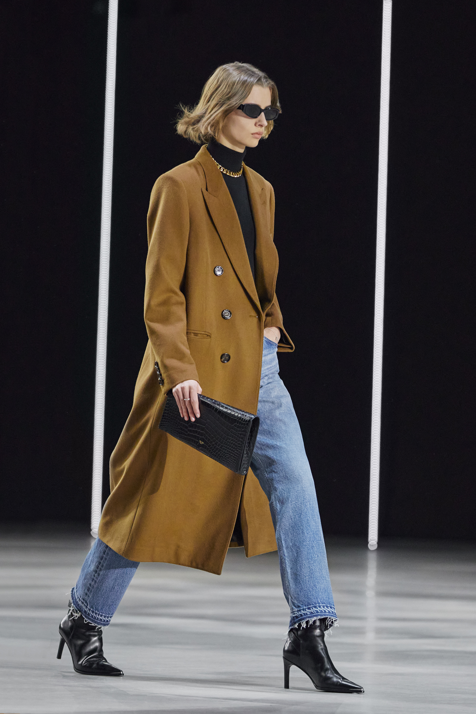 celine-women-winter22-print-look-04-01-1.jpg