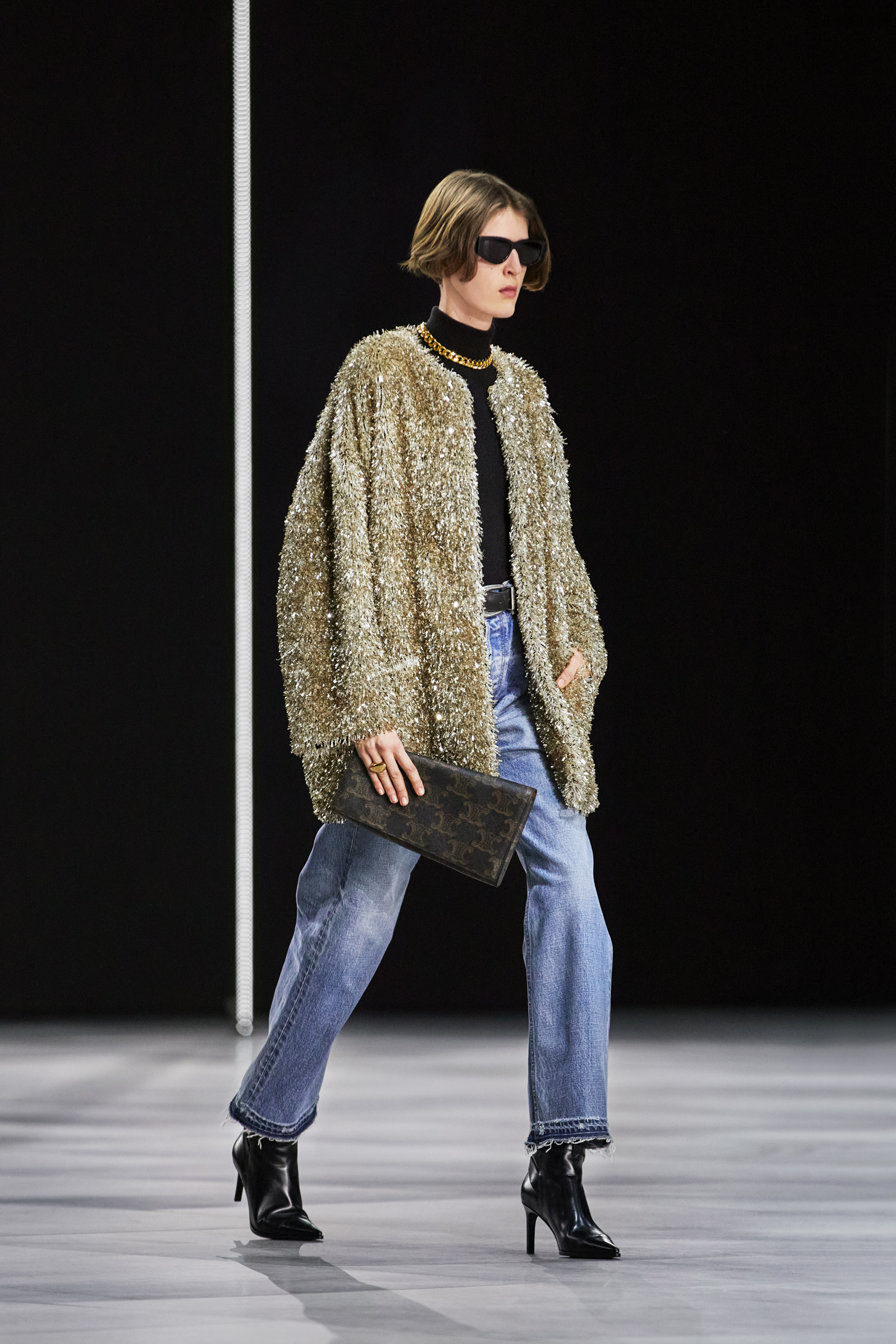 celine-women-winter22-print-look-41-01-1.jpg