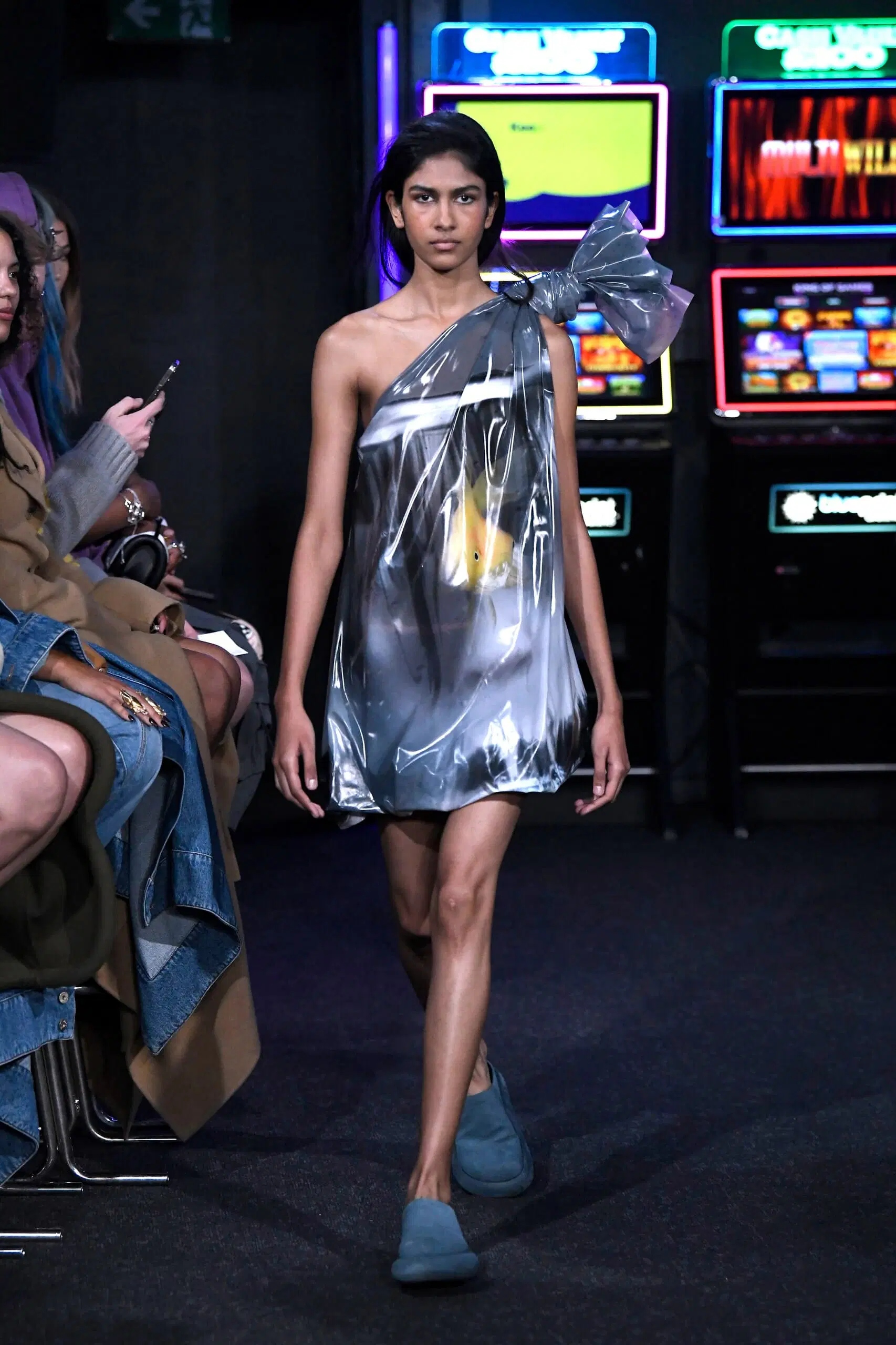 JW-Anderson-Ready-To-Wear-Spring-Summer-2023-London-Fashion-Week-Runway-018
