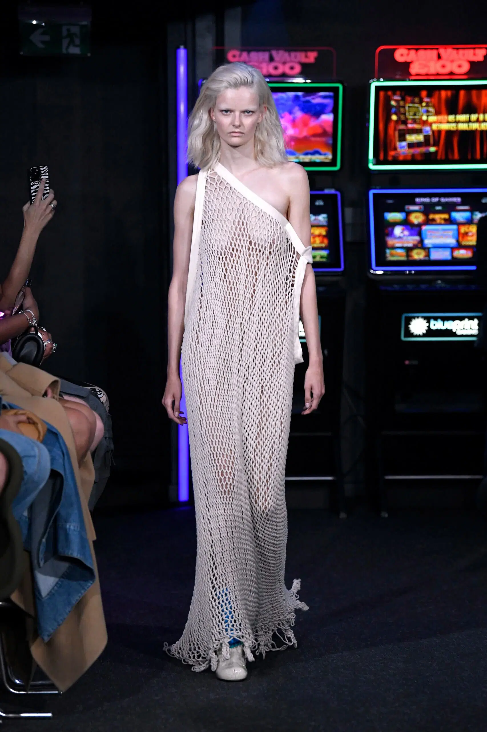 JW-Anderson-Ready-To-Wear-Spring-Summer-2023-London-Fashion-Week-Runway-019