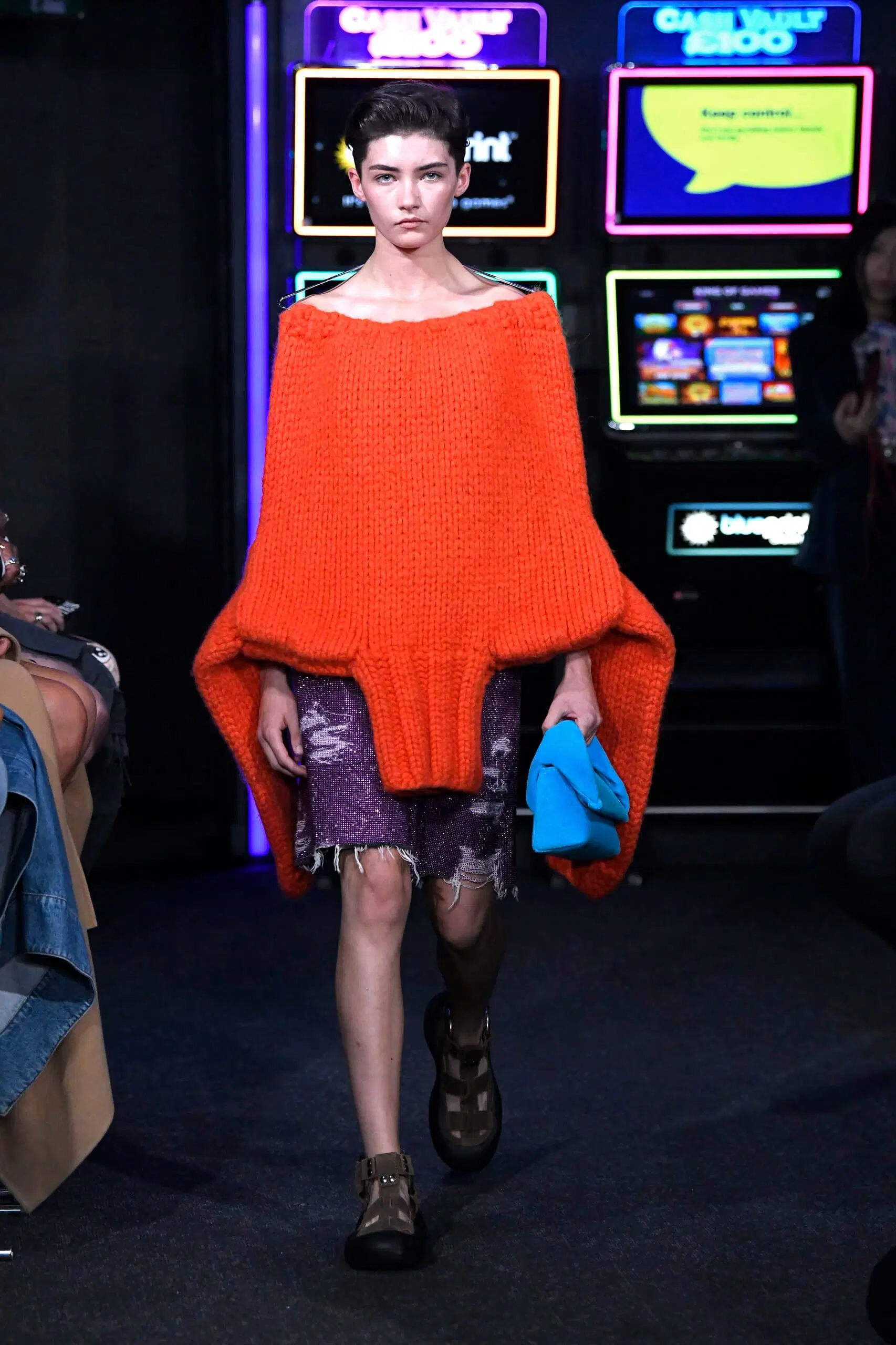 JW-Anderson-Ready-To-Wear-Spring-Summer-2023-London-Fashion-Week-Runway-022