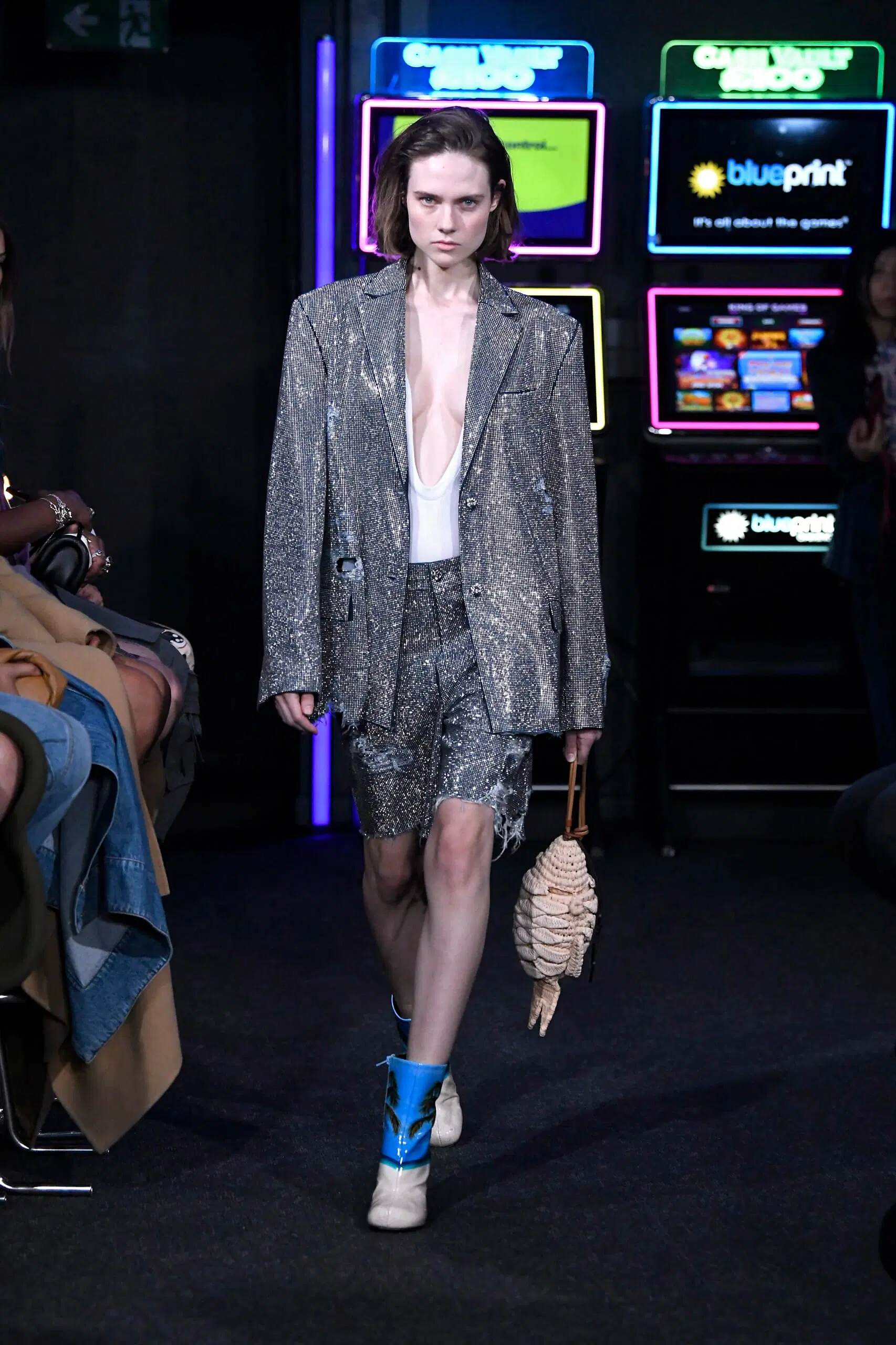JW-Anderson-Ready-To-Wear-Spring-Summer-2023-London-Fashion-Week-Runway-025