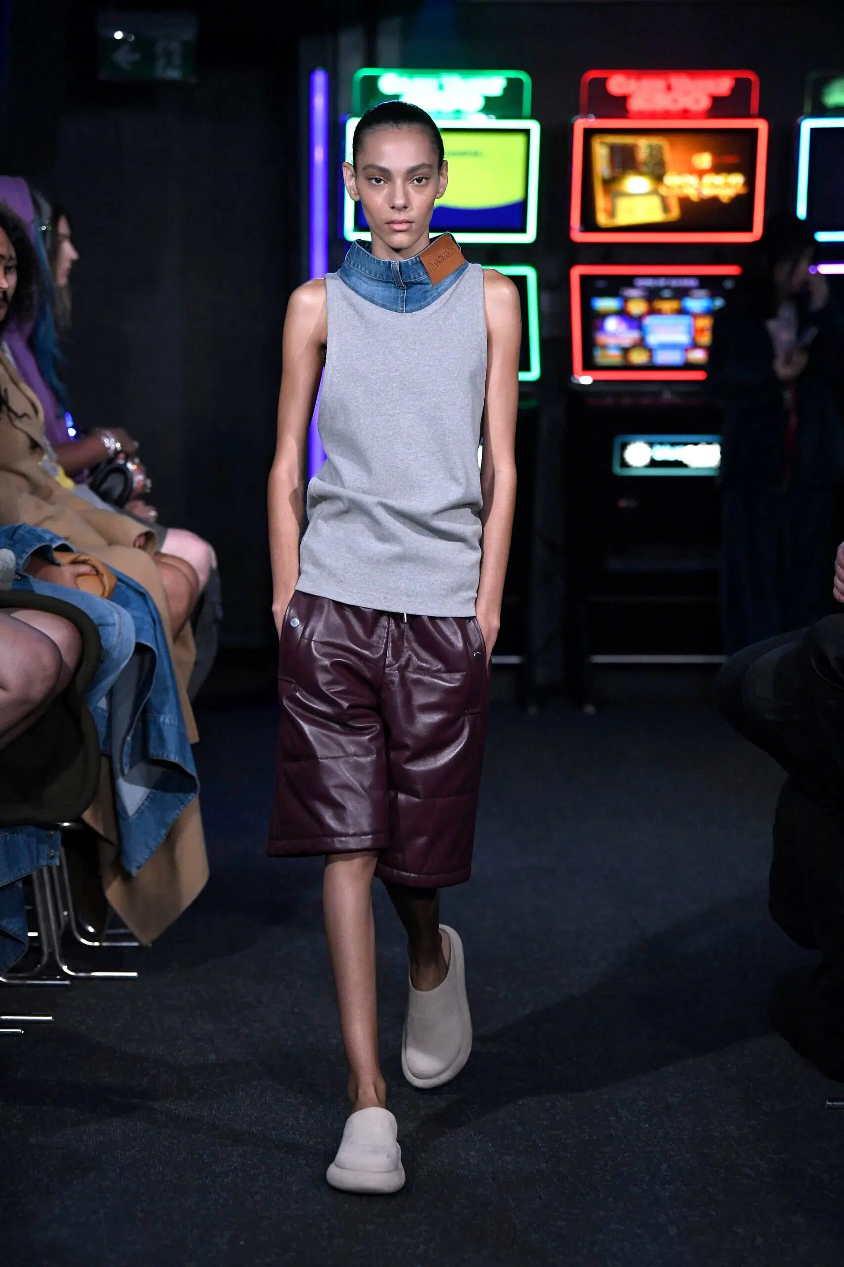 JW-Anderson-Ready-To-Wear-Spring-Summer-2023-London-Fashion-Week-Runway-027