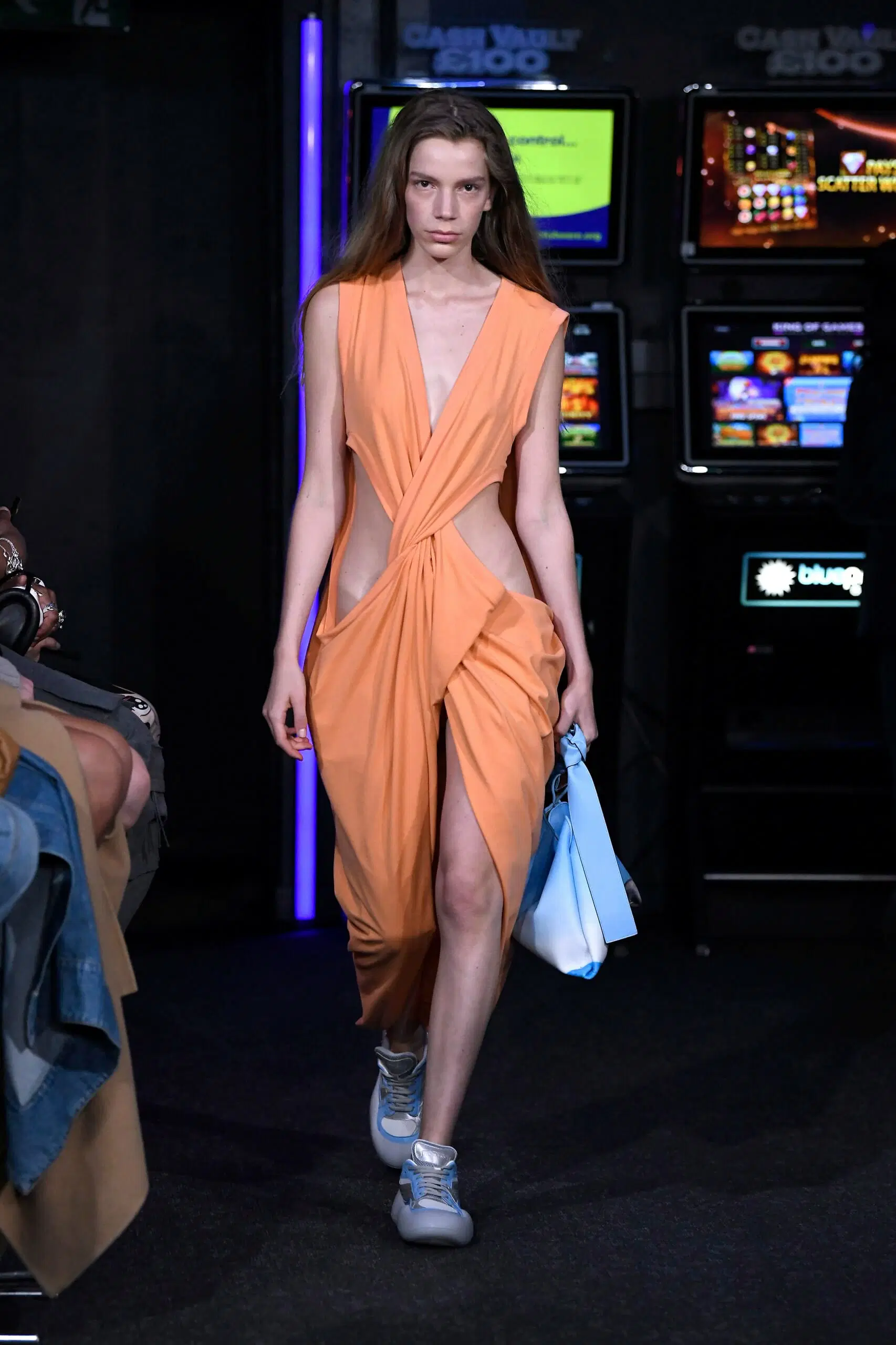 JW-Anderson-Ready-To-Wear-Spring-Summer-2023-London-Fashion-Week-Runway-033