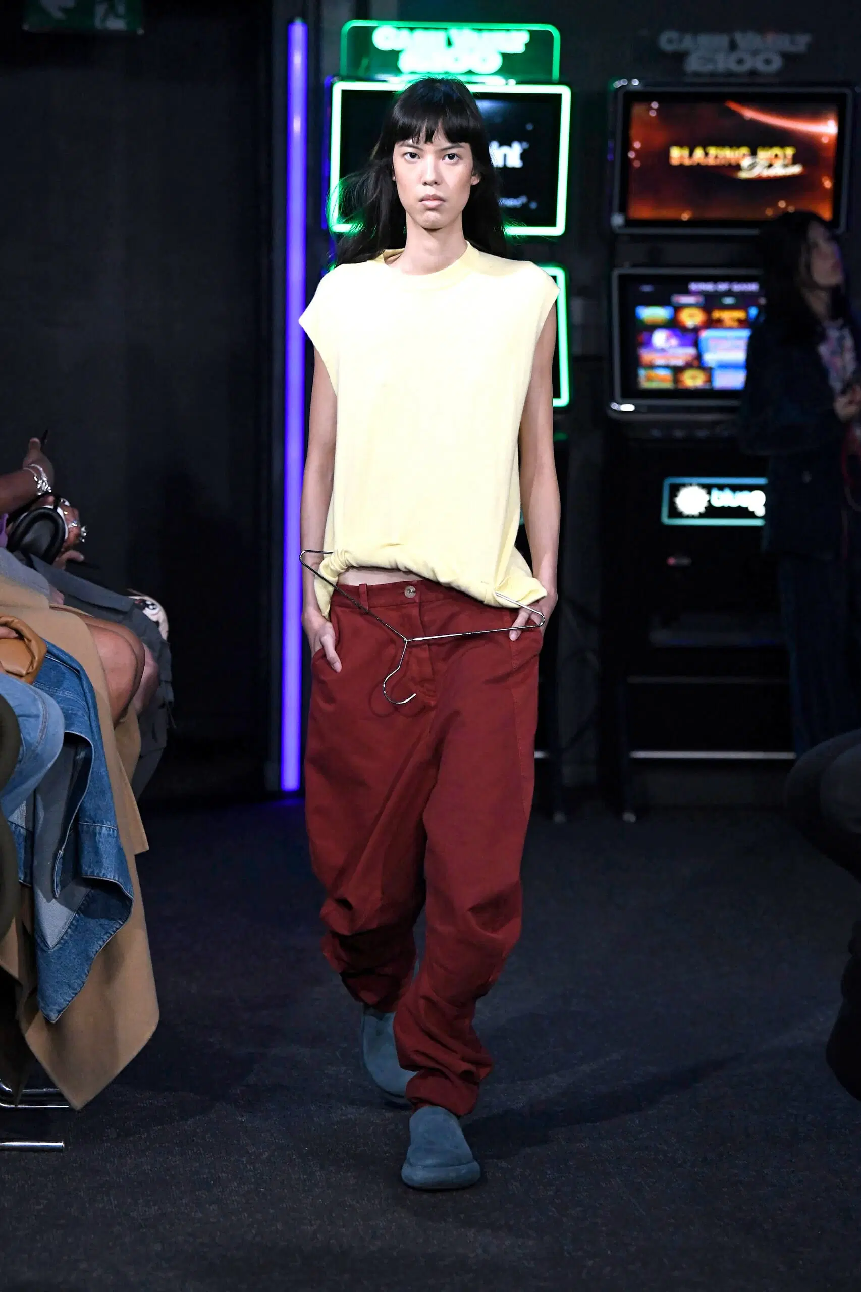 JW-Anderson-Ready-To-Wear-Spring-Summer-2023-London-Fashion-Week-Runway-034
