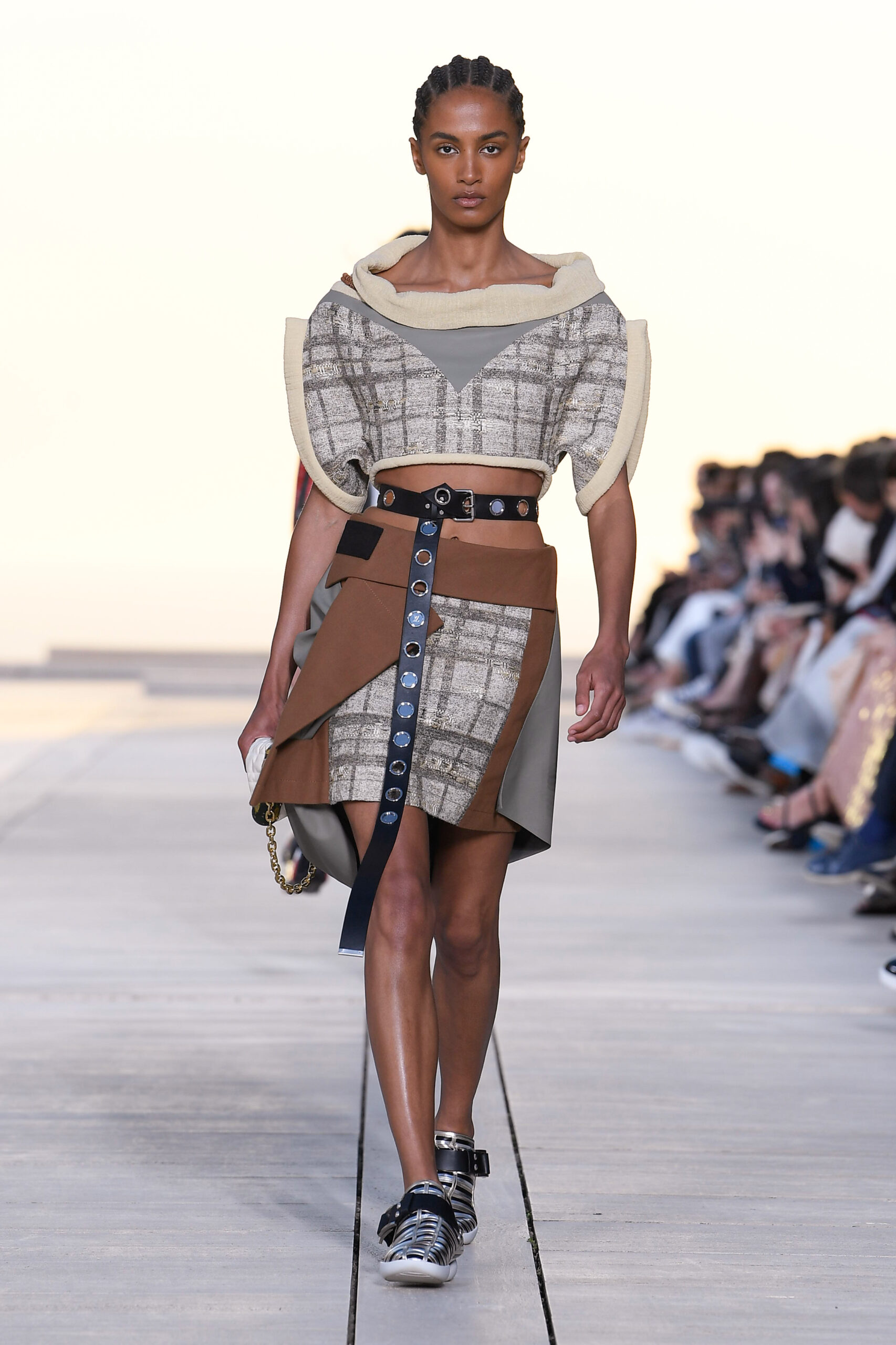 look0017-1.jpg