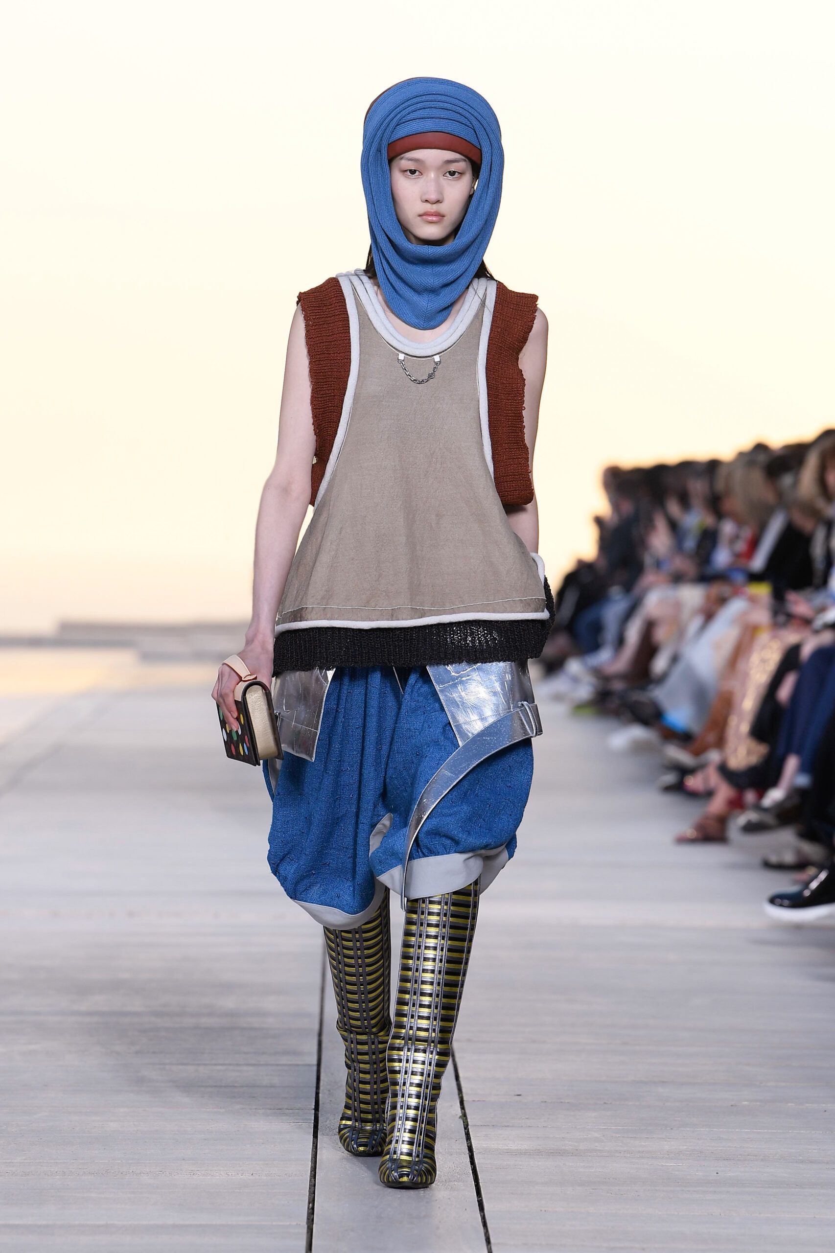 look0033-1.jpg