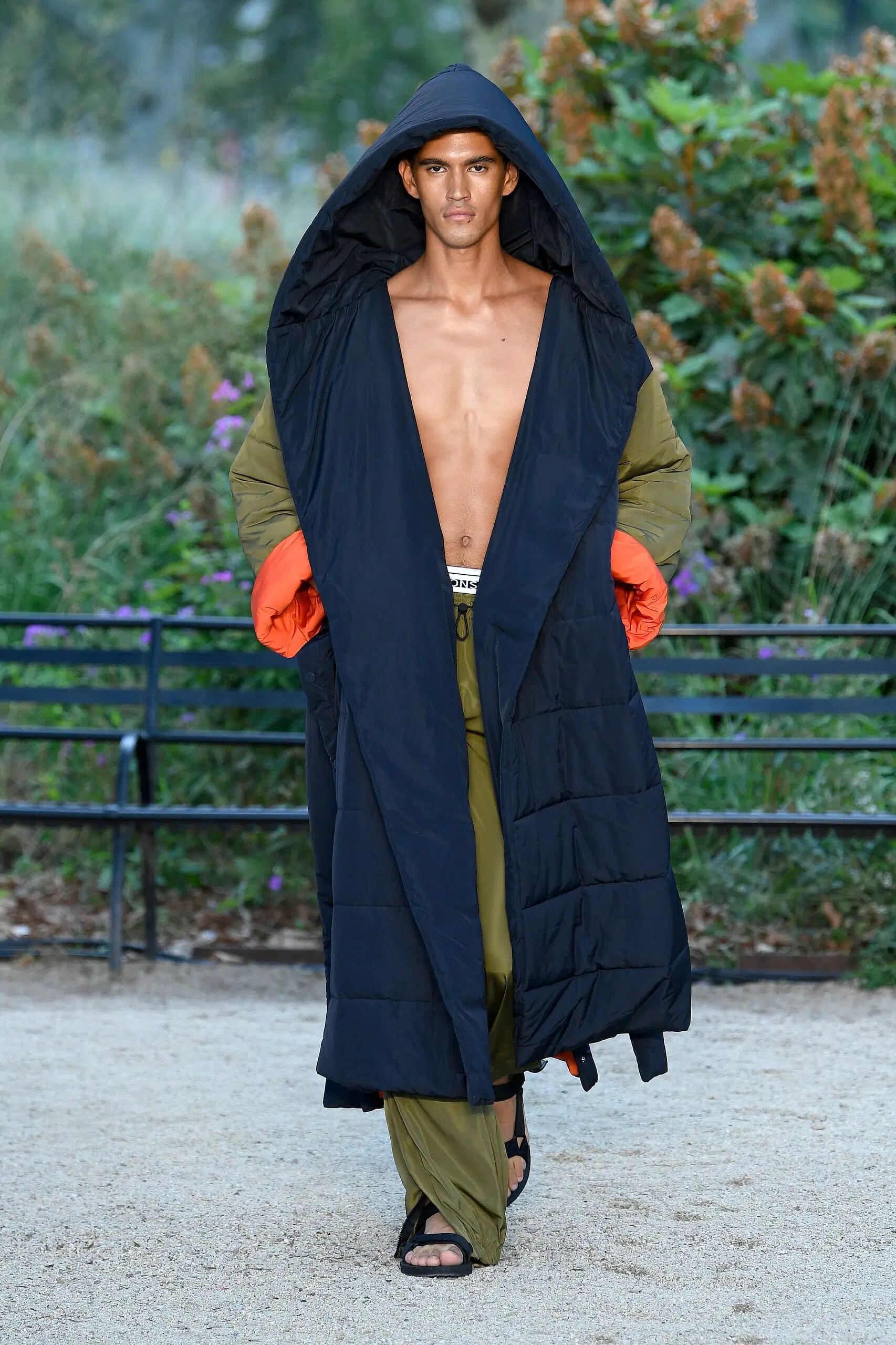 Monse-Ready-To-Wear-Spring-Summer-2023-New-York-Fashion-Week-Runway-019