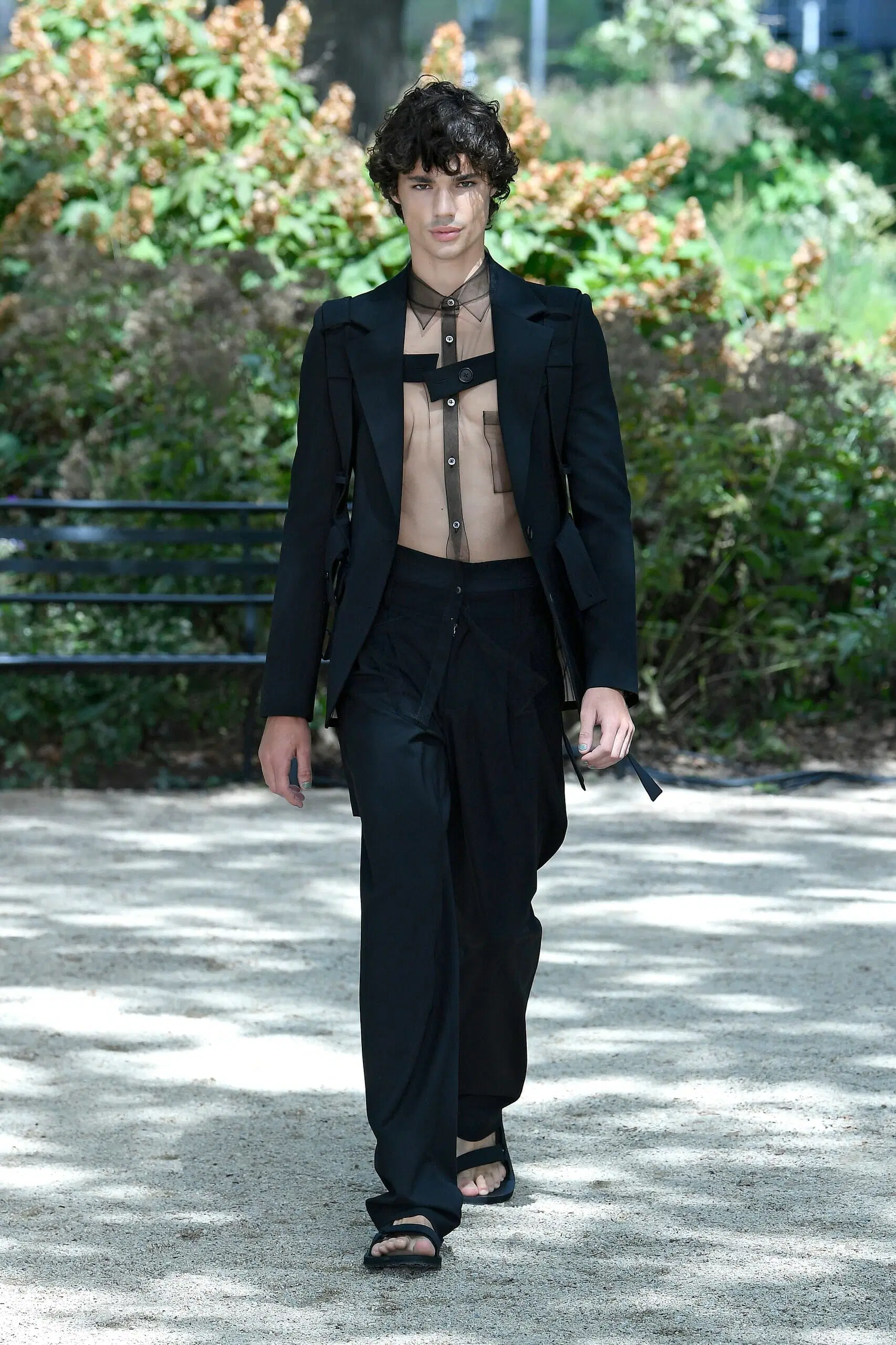 Monse-Ready-To-Wear-Spring-Summer-2023-New-York-Fashion-Week-Runway-034