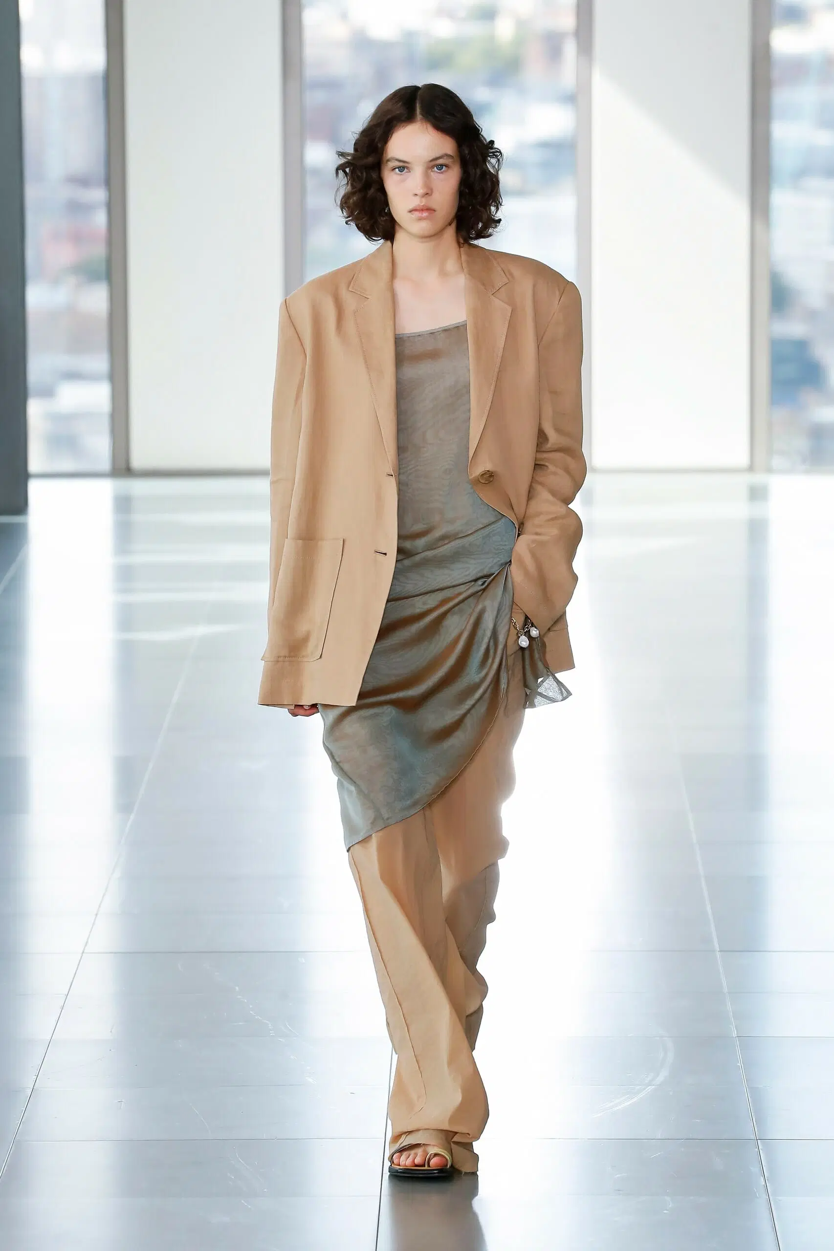 Rejina-Pyo-Ready-To-Wear-Spring-Summer-2023-London-Fashion-Week-Runway-005