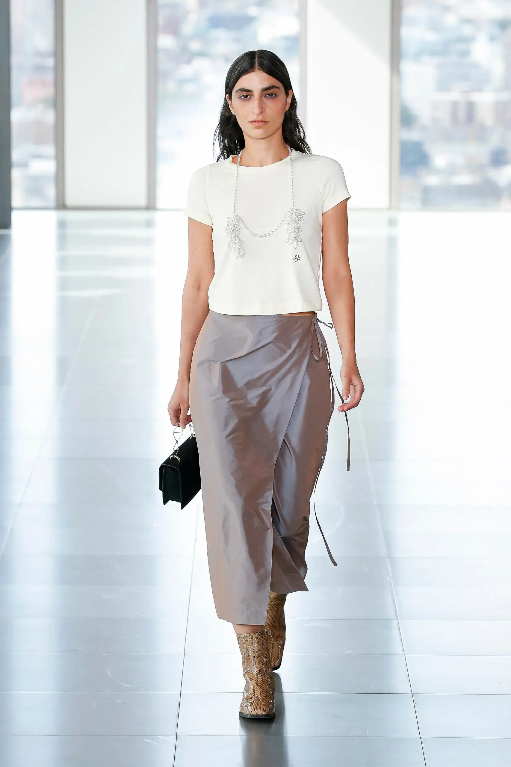 Rejina-Pyo-Ready-To-Wear-Spring-Summer-2023-London-Fashion-Week-Runway-020