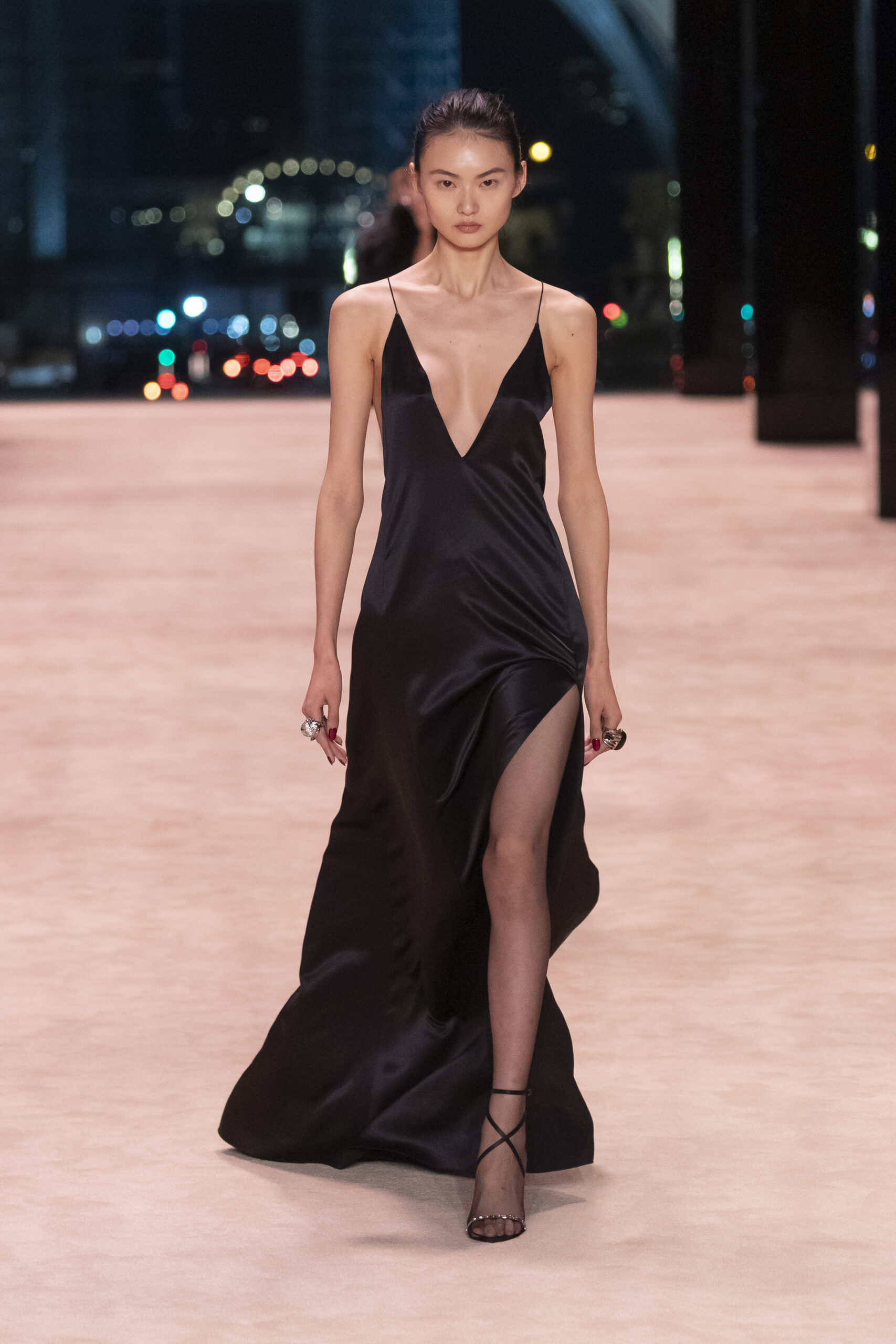 sl-winter-ss22-runway-hr-31-1.jpg