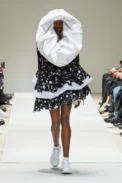 00001-comme-des-garcons-spring-2023-ready-to-wear-credit-gorunway