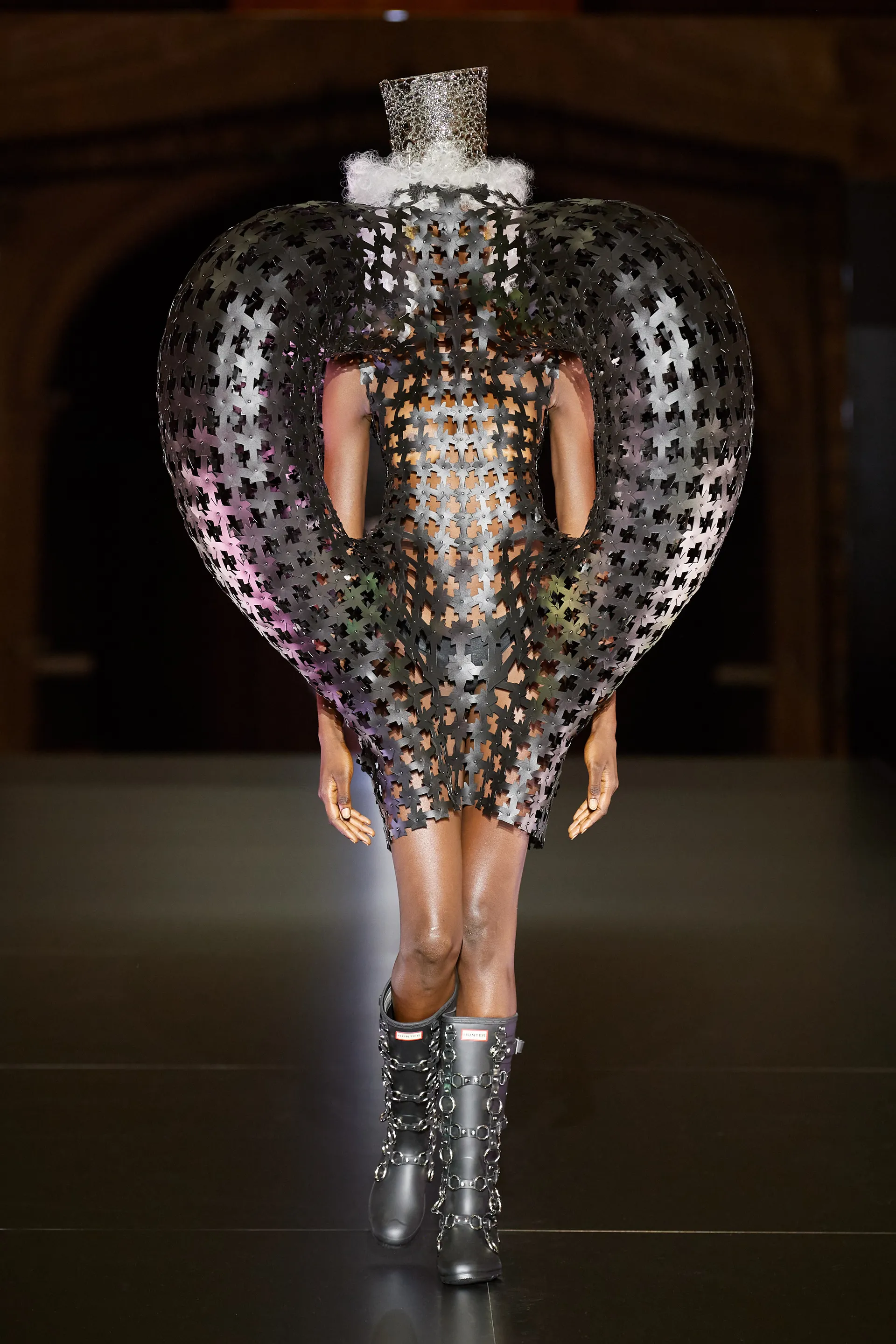 00001-noir-kei-ninomiya-spring-2023-ready-to-wear-credit-gorunway