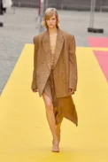 00002-stella-mccartney-spring-2023-ready-to-wear-credit-gorunway