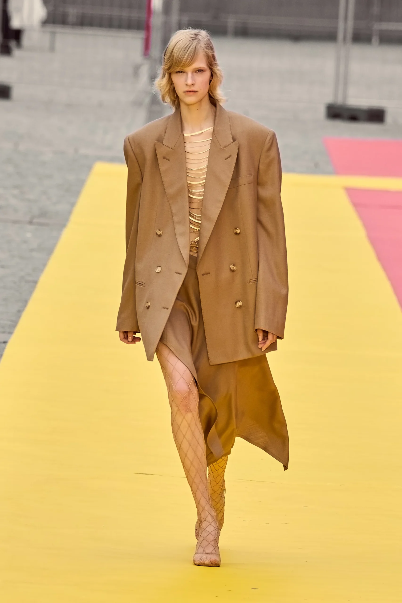 00002-stella-mccartney-spring-2023-ready-to-wear-credit-gorunway