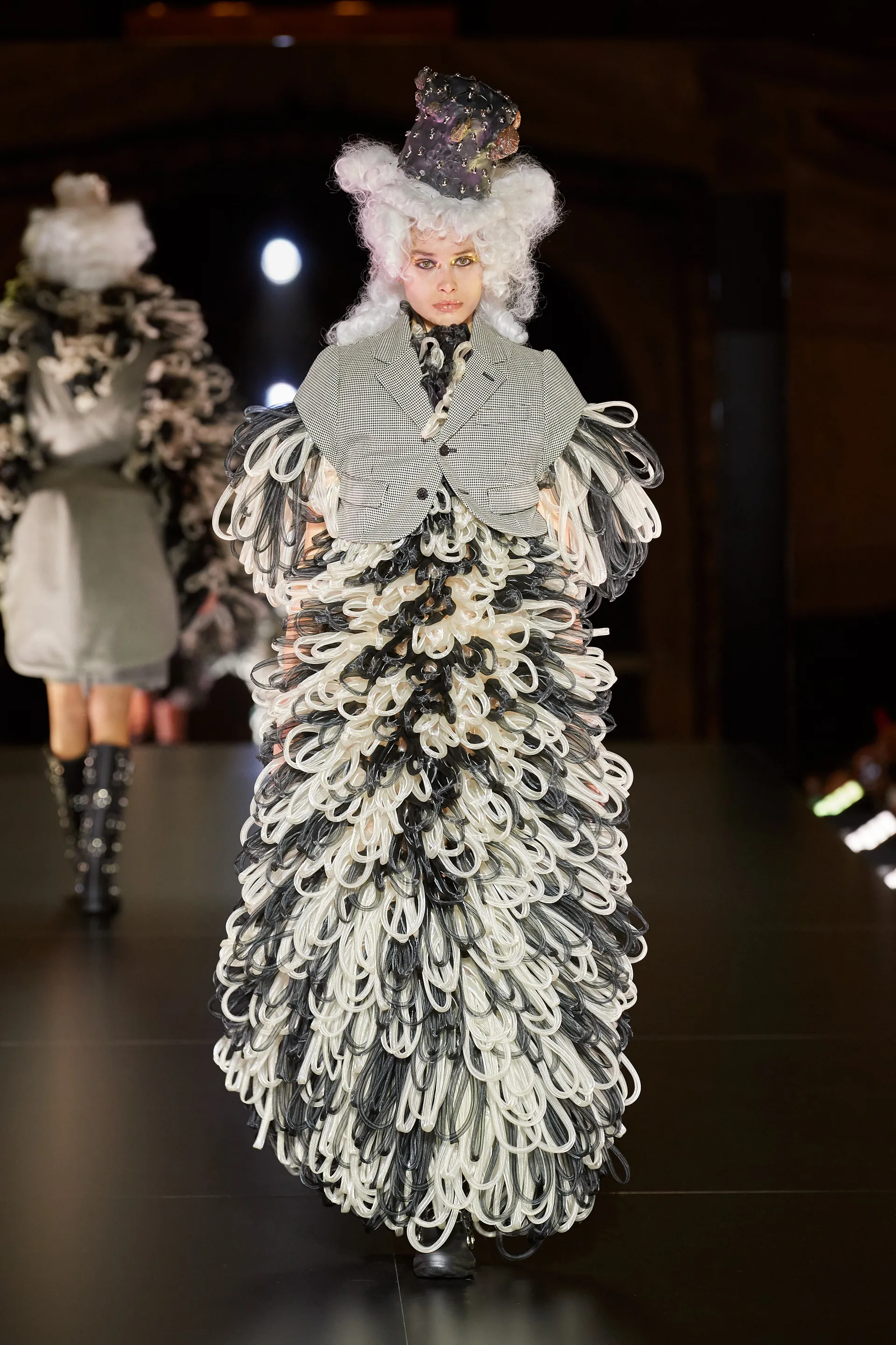 00003-noir-kei-ninomiya-spring-2023-ready-to-wear-credit-gorunway