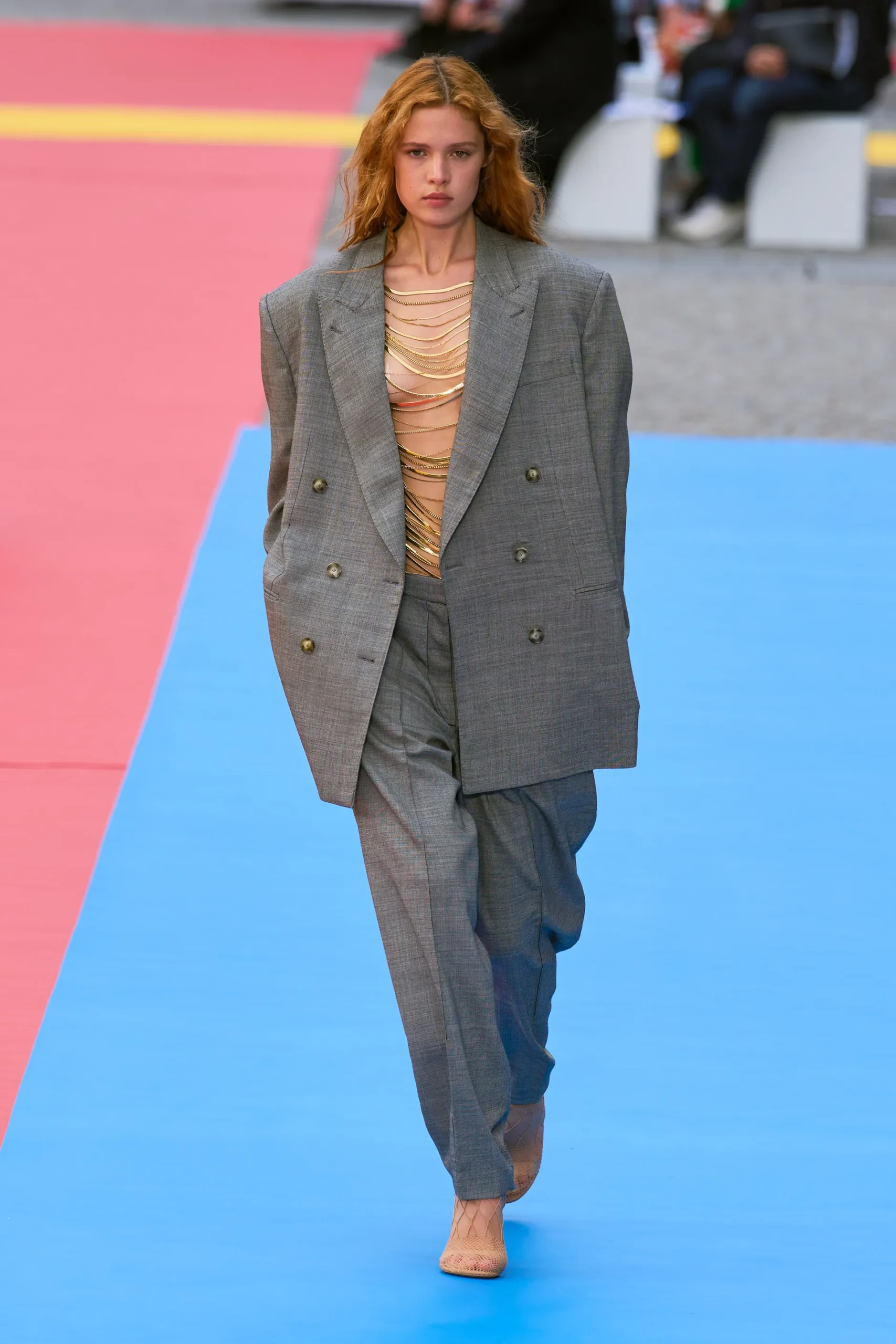 00003-stella-mccartney-spring-2023-ready-to-wear-credit-gorunway