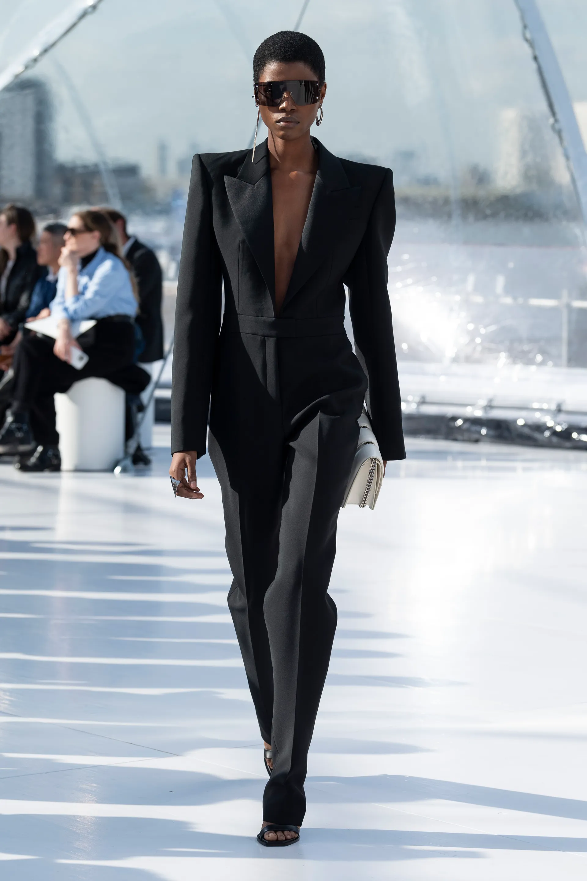 00004-alexander-mcqueen-spring-2023-ready-to-wear-credit-brand