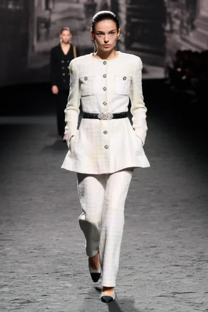 00004-chanel-spring-2023-ready-to-wear-credit-gorunway