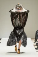 00004-comme-des-garcons-spring-2023-ready-to-wear-credit-gorunway